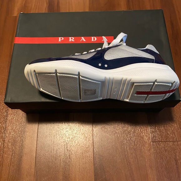 Prada - Picture 2 of 6